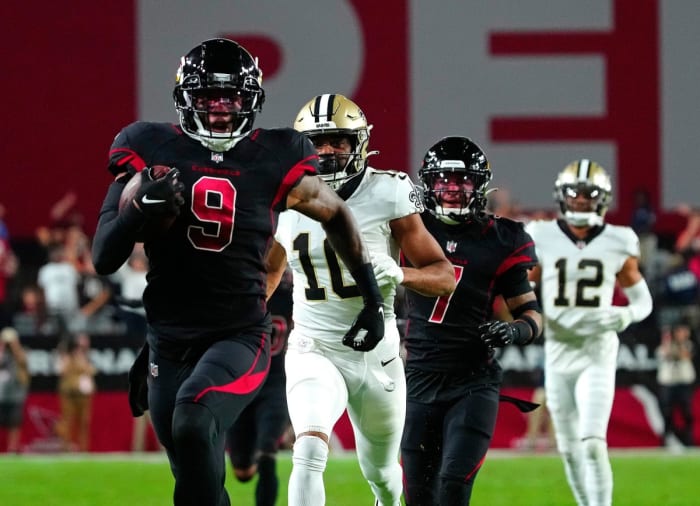 Cardinals Isaiah Simmons (9) returns an interception for a touchdown against the Saints. © Patrick Breen/The Republic / USA TODAY NETWORK